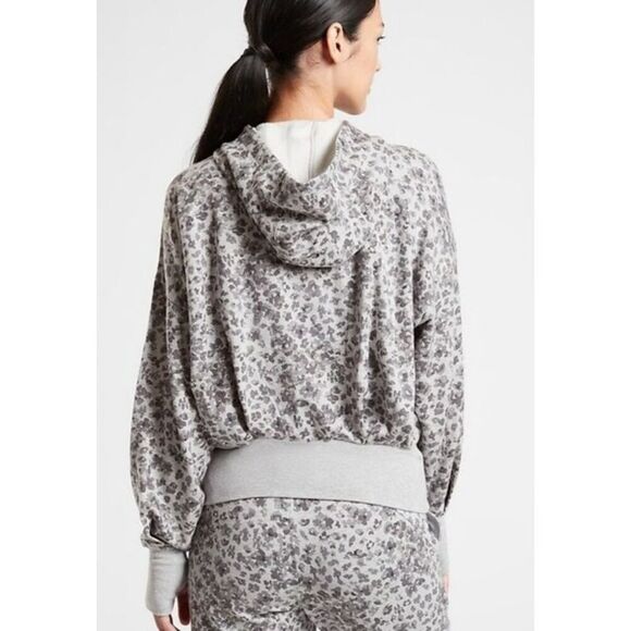 Athleta Balance Printed Sweatshirt in Grey Size 2X - Picture 9 of 9